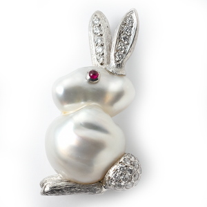 Pearl rabbit  with diamonds